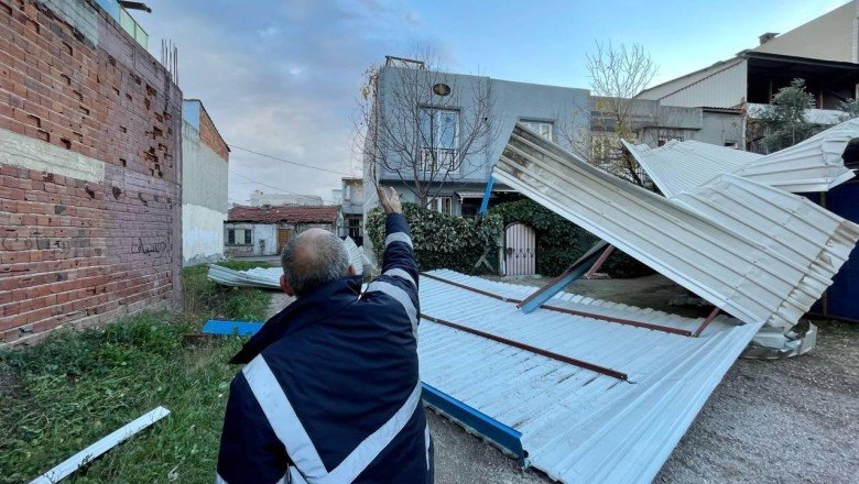 Bursa’da şiddetli lodos anaokulunun çatısını uçurdu