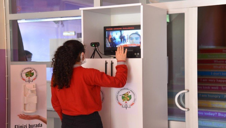COVID19 için geliştirilen ‘yüz tanıma sistemi’ ile okula güvenli giriş