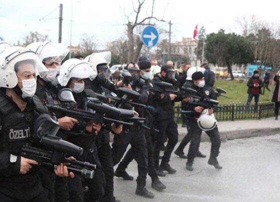 Demokraside gerileme tam gaz