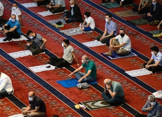 Diyanet namazlarda mesafe kuralını kaldırdı