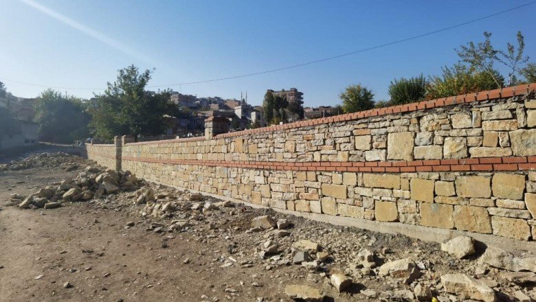 Diyarbakır’daki mezarlıkların duvarları yenileniyor