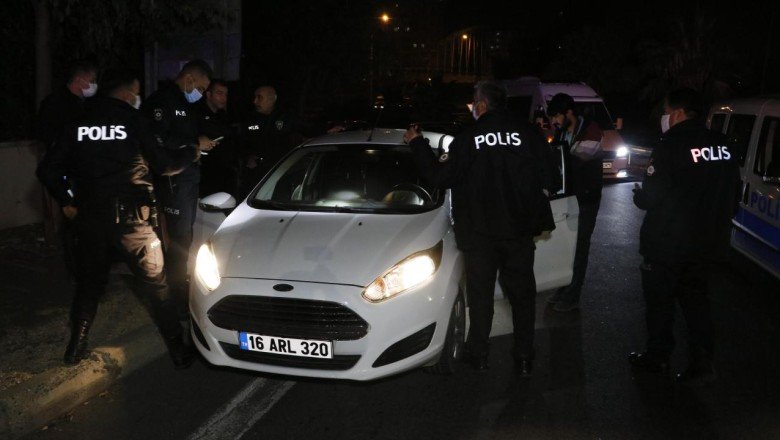 Ehliyetsiz ve alkollü sürücü polislere çarpacaktı