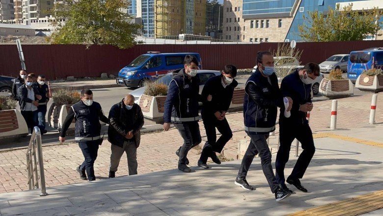 Elazığ’da göçmen kaçakçılığı yapan 5 kişi yakalandı