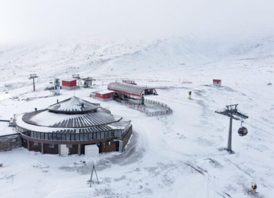 Erciyes Kayak Merkezi beyaza büründü
