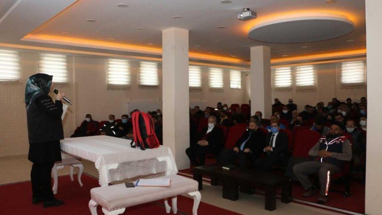 Erzurum’da AFAD görevlileri belediye personeline doğal afetlerde alınacak tedbirleri anlattı
