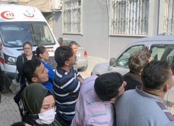 Eşine kızıp damdan atladı, komşusunun üzerine düştü