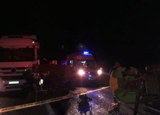Feci kaza! Tır traktörü biçti, şoför feci şekilde can verdi