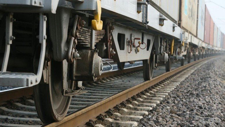 Fransada tren 4 göçmene çarptı: 1 ölü