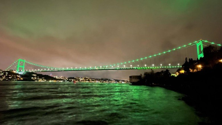 FSM Köprüsü yeşile büründü