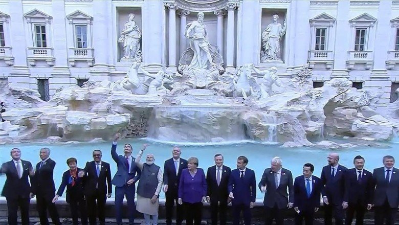 G20 Zirvesi’ne katılan liderler Trevi Çeşmesine bozuk para attı