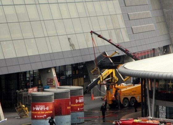 Galatasaray stadyumunda vinç devrildi: 3 yaralı
