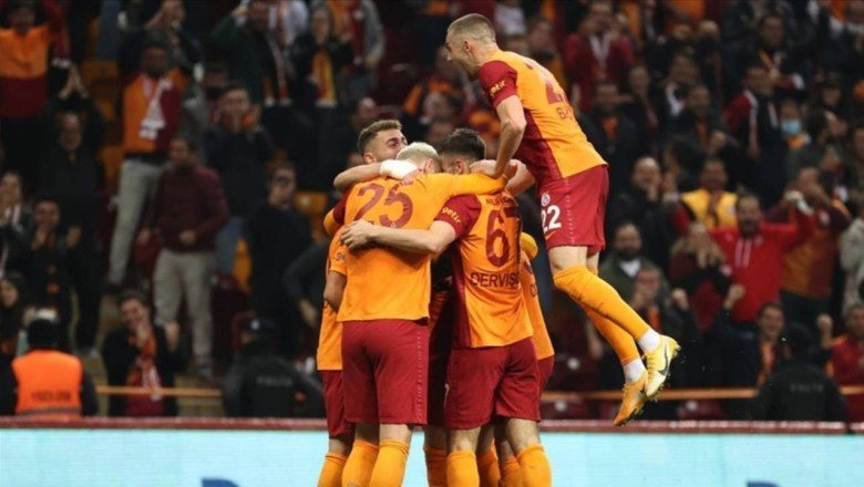 Galatasaray’da 3 imza 5 yolcu