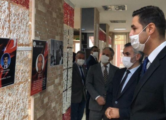 Germencik’te şehit öğretmenlerin fotoğraflarının yer aldığı sergi açıldı