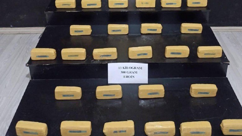 Hakkari’de bir araçta 13,3 kilogram eroin ele geçirildi