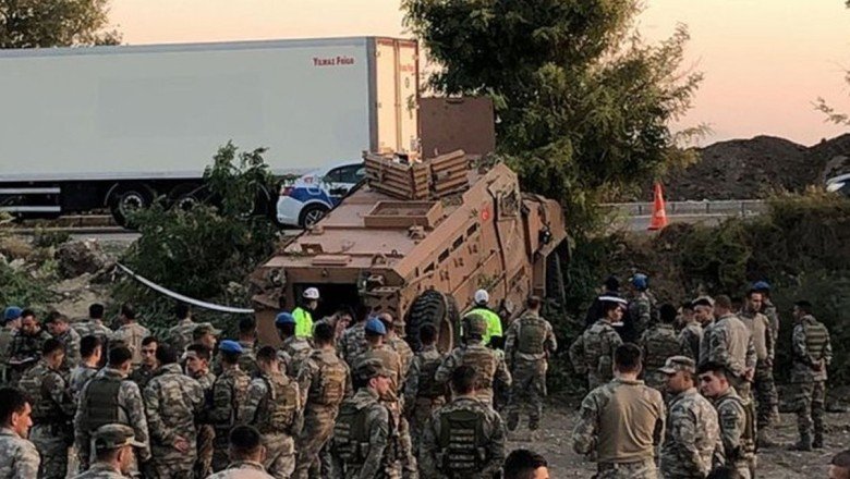 Hatay’da zırhlı askeri araç devrildi – Halk TV