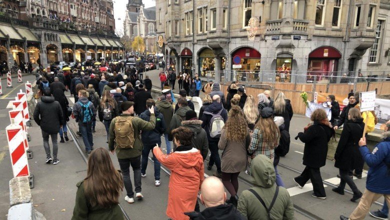Hollanda’da kısıtlama karşıtı gösteriler devam ediyor