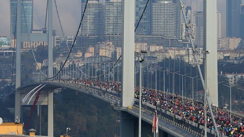 İstanbul Maratonu koşuluyor