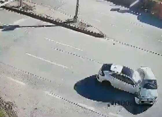 İstanbul’da iki otomobil çarpıştı: Baba ve oğlu hayatını kaybetti