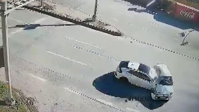 İstanbul’da iki otomobil çarpıştı: Baba ve oğlu hayatını kaybetti