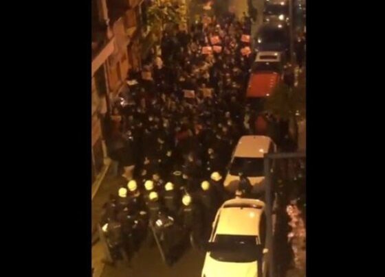 İstanbul’daki hayat pahalılığı protestosuna polis müdahalesi