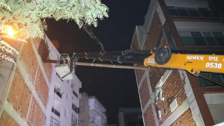 İzmir’de temeli kayan bina nedeniyle 5 apartman tahliye edildi