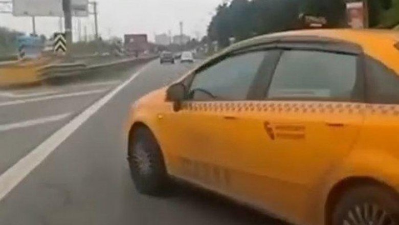 Kadıköy’de taksi ile otomobil çarpıştı! O anlar böyle görüntülendi
