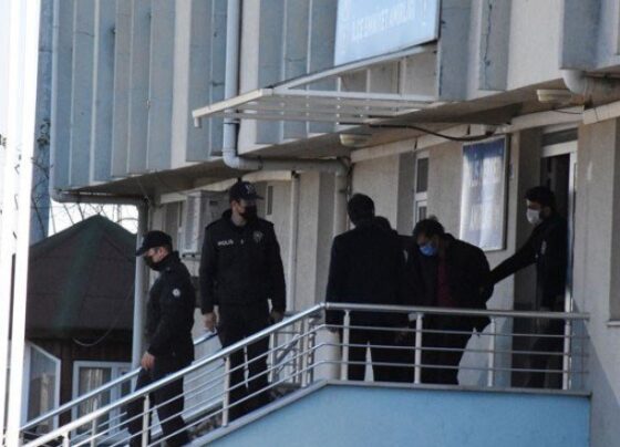 Kendisinden boşanmak isteyen kadını aracıyla çarparak öldüren erkek tutuklandı