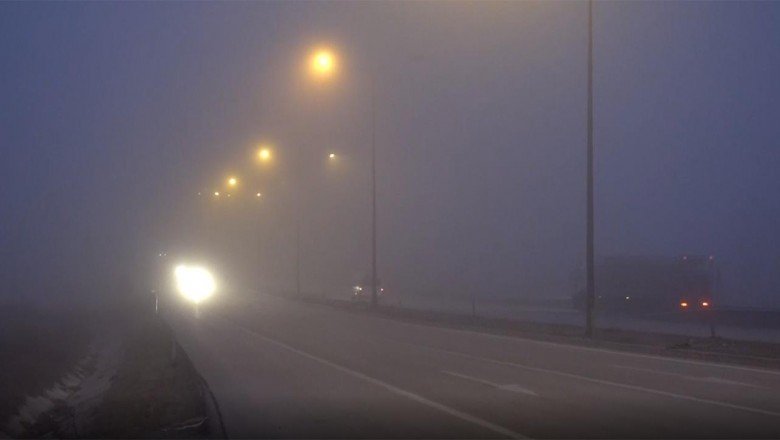 Kilit kavşak Kırıkkale’de yoğun sis: Göz gözü görmüyor