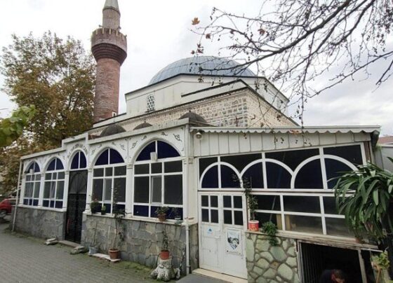 Kocaeli’de tarihi caminin elektronik cihazları çalındı
