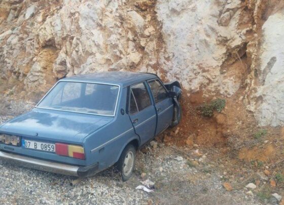 Konya’da otomobil kayalıklara çarptı: 4 yaralı