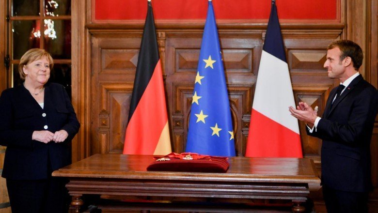 Macron’dan Merkel’e onur nişanı