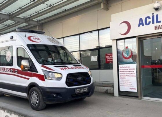 Manisa’da bir kişi, telefonunu almak isteyen bıçaklı gaspçıyı ruhsatsız silahıyla yaraladı