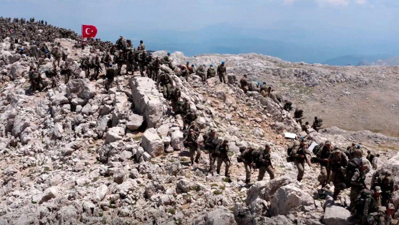 Mehmetçik Komando Marşı eşliğinde Davraz Dağı’na tırmandı