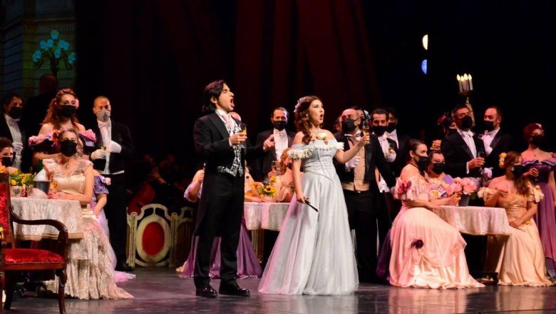 Mersin’de La Traviata operası sanatseverlerle buluştu