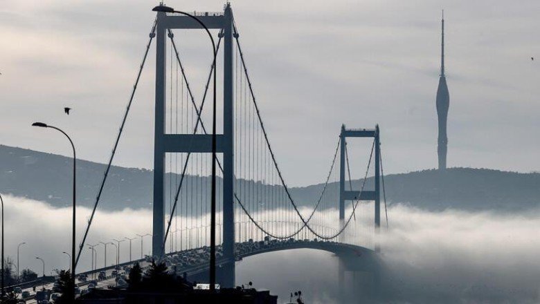 Meteoroloji’den son hava durumu raporu! İstanbul’da yoğun sis… Köprü kayboldu