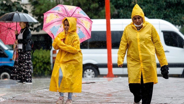 Meteoroloji uyarmıştı: Antalya’da şiddetli yağış etkili oluyor