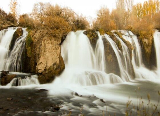 Muradiye Şelalesi fotoğraf tutkunlarını ağırlıyor
