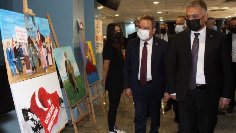 Öğrenciler, Atatürk’ün hayatını canlandırıp sevilen müzikleri seslendirdi