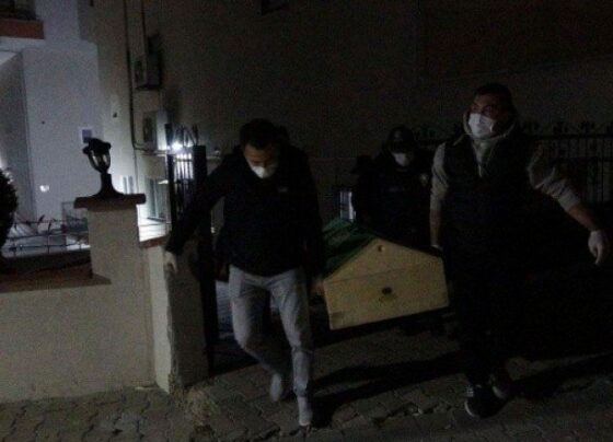 Önce anne ve babasını öldürdü sonra intihar etti