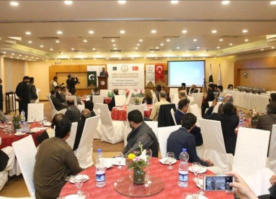 Pakistan’daki Türkiye mezunları ilk kez buluştu