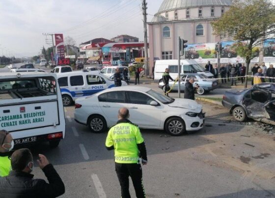Samsun’da üç otomobilin karıştığı trafik kazasında 1 kişi öldü, 3 kişi yaralandı