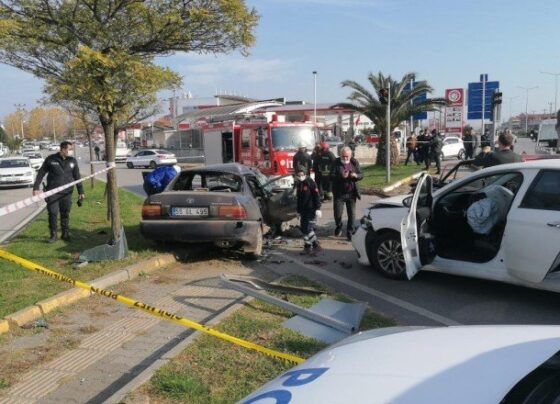 Samsun’da üç otomobilin karıştığı trafik kazasında 1 kişi öldü, 3 kişi yaralandı