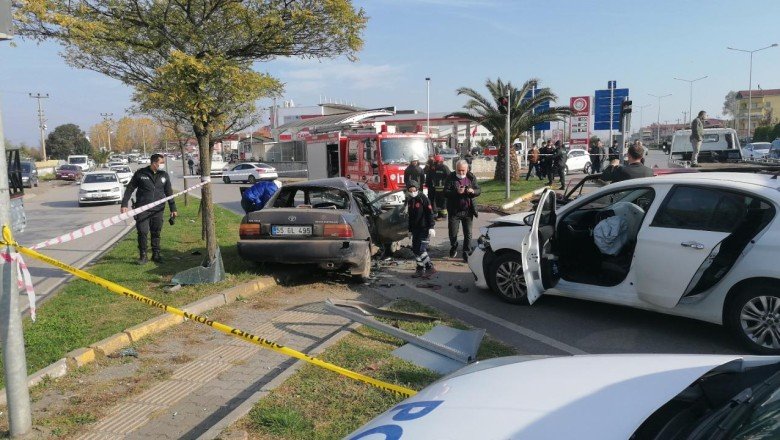 Samsun’da üç otomobilin karıştığı trafik kazasında 1 kişi öldü, 3 kişi yaralandı