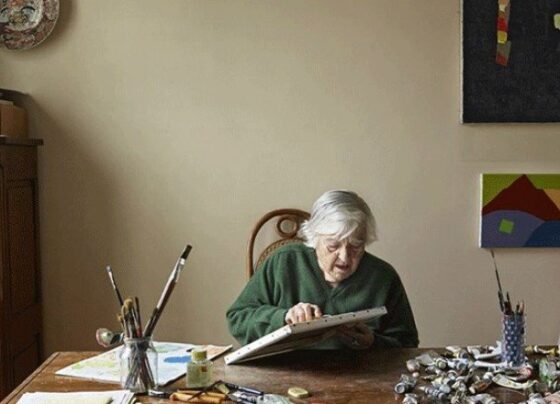 Sanatçı Etel Adnan hayatını kaybetti