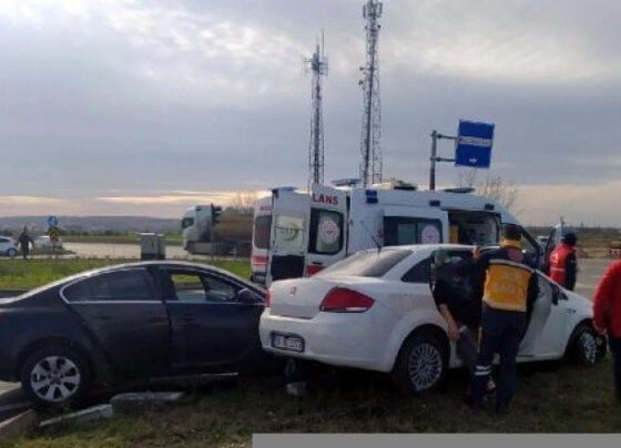 Saray'da iki otomobil çarpıştı: 5 yaralı