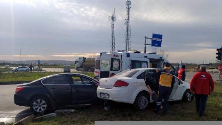 Saray'da iki otomobil çarpıştı: 5 yaralı