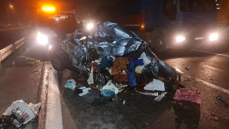 Tem Otoyolu’nda kamyon otomobile çarptı: 5 yaralı