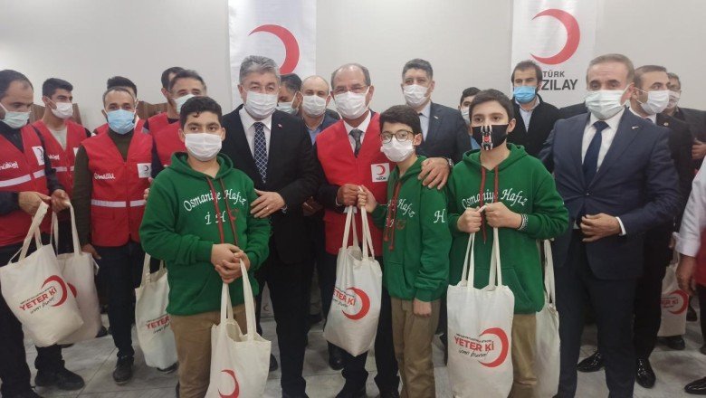 Türk Kızılay, Osmaniye’de 5 bin öğrenciye kıyafet yardımında bulundu
