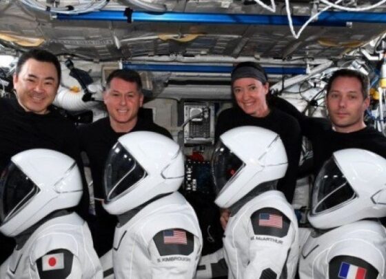 Uzay'da 199 gün kalan 4 astronot Dünya'ya döndü