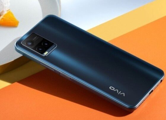 Yerli ve bütçe dostu telefon: Vivo Y21s satışa çıktı
